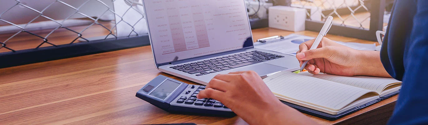 A student is learning the VAT Course from Visible Stars on a laptop 