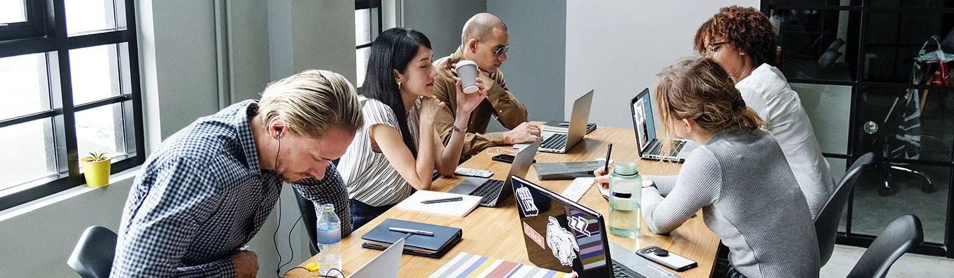 Five professional are sitting infront of a laptop and learning R Programming Course