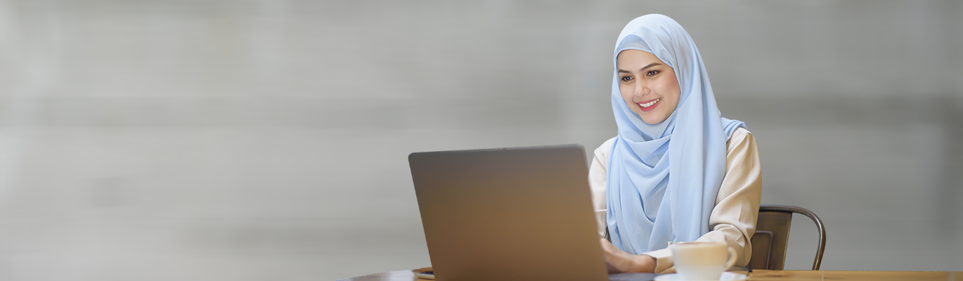 A student is sitting in front of a laptop and learning German language